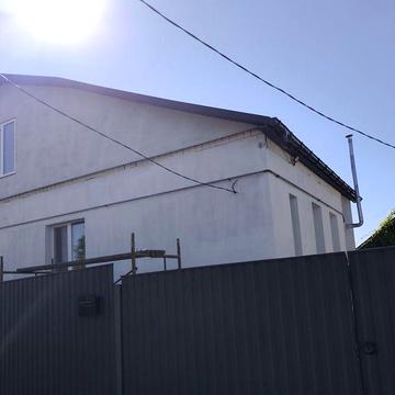 Продам добротний будинок в центрі міста.