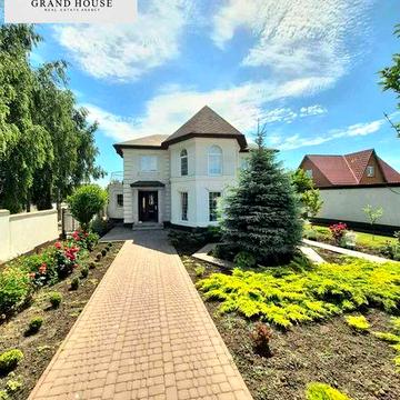 Продам мальовничий та сучасний будинок в Французькому стилі.