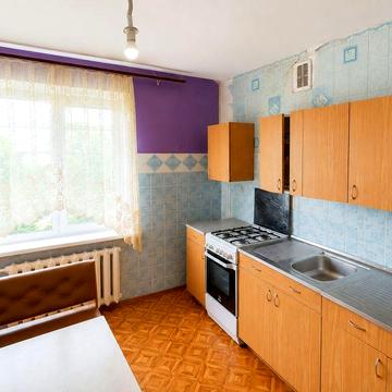Продаж 3-кімнатної квартири, 68 м², вул. Космонавтів, цегляний будинок