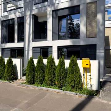 Сучасний таунхаус в Ірпені, 120 м2 три поверхи + простора тераса, повністю готовий до ремонту.