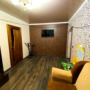 Продам 2-комнатную квартиру в центре Чугуева