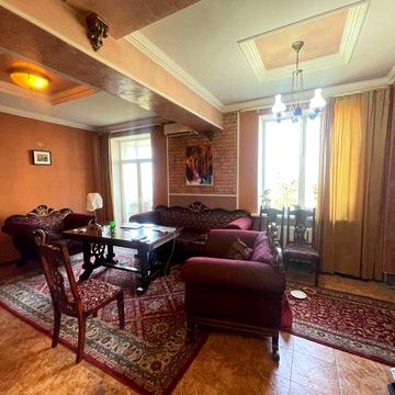 Продаж Квартири 100 м² у сталінці. Парк Шевченко