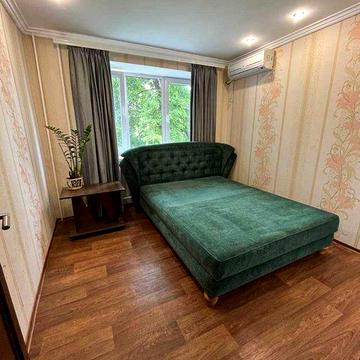 Продам 2 кімн. квартиру в р-ні " РОШЕН". 3/5 цегл.  Ремонт. 55000