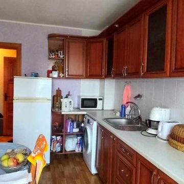 Оренда затишної трикімнатної квартири на Митниці