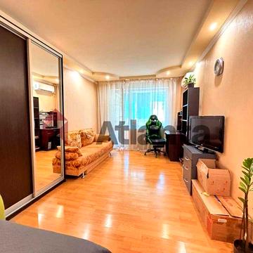 Таирова, ТЦ Панорама 1-я квартира, комфортный 4 этаж.