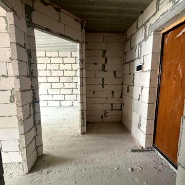 Простора 1к квартира: дві лоджії, багато світла та місця