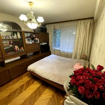 Продаж 1к роздільна квартира метро Лівобережна пішки вул.Бориса Мартоса 4а поверх 1/9 ГАЗ БАЛКОН поруч Русанівська набережна зелений тихий двір БЕЗ %!