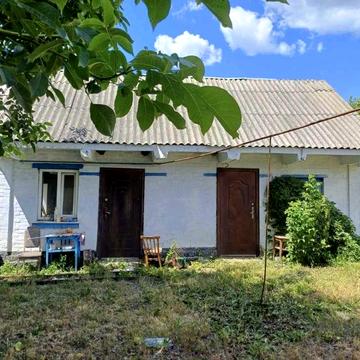 Продаж будинку під знос Рокитне. Літня кухня придатна ддя дития