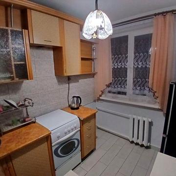 2 к кв. м. Бурштин, вул. Січових Стрільців (самий Центрі міста, Парк), з ОКРЕМИМ ВХОДОМ з вулиці, меблі, техніка.