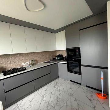 Продам 4 кімнатну квартиру в центральній 9-ти прверхівці