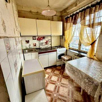 Київ. Термінова продажа 3 кімнатної квартири в Святошинському районі, бульвар Жуля Верна (Ромена Роллана) 5/8