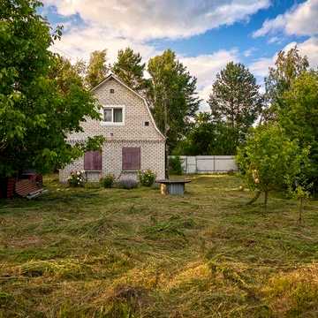 Продам цегляний капітальний будинок, з великою ділянокою