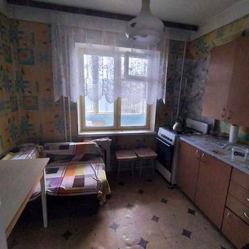 Оренда 1 кім.  40м2, вул. Васильківська 2, жилий стан, м. Голосіївська 1хв.