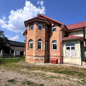 Продаж просторого цегляного будинку в місті Стрий