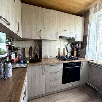 Продам 3 кімнатну квартиру з автономним опаленням .