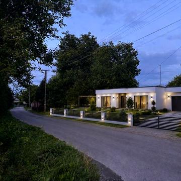 Старенький будинок з комунікаціями!