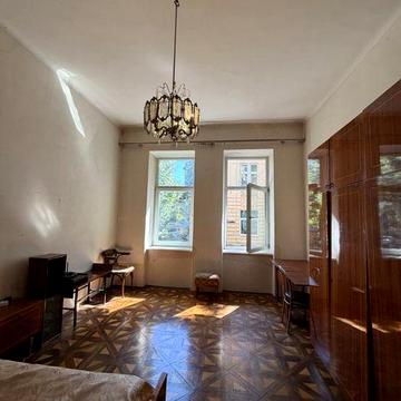 Продаж 2 км квартири в австрійському будинку по в. Севастопольська