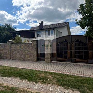Продам готовий для життя будинок з гаражем, 20 соток приватизованої землі