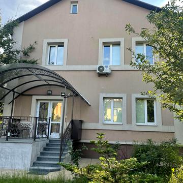 Лісова вул., 52