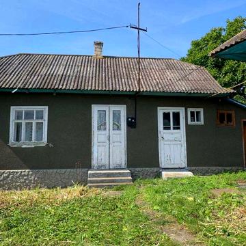 Продається  господарство/будинок та земельні ділянки