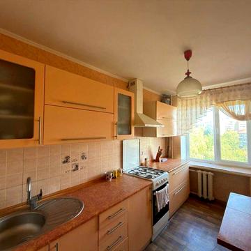 Продам трикімнатну квартиру в центрі