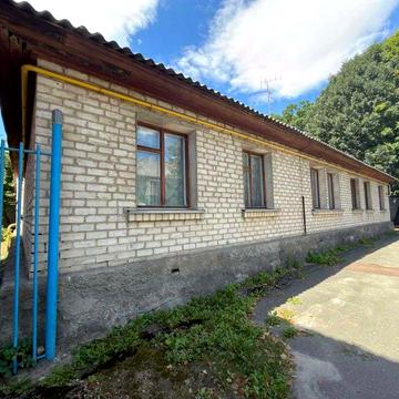 Продам будинок з ділянкою в центрі