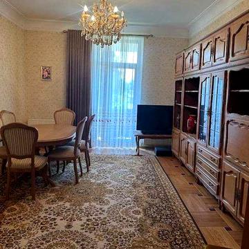 Продаю 4 х кімнатну з мансардою