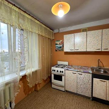 Продам 2 к правый берег Ул. Титова район Сильпо