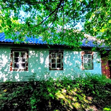 Продається затишний будинок в смт Гребінки.