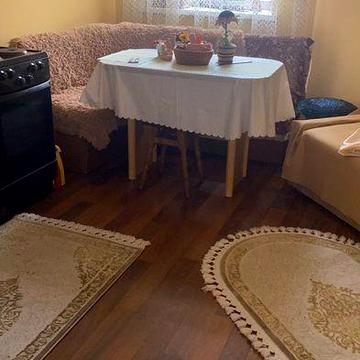 Буча.
2-кімн. Загальна 84 м, кухня 12.
5поаерх, 10 поверхово.
15 тис. 
Без комісії.