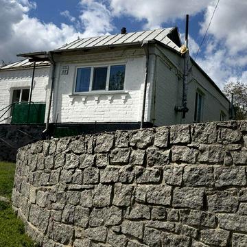 Продається два будинки у смт Ставище Київської області від власника