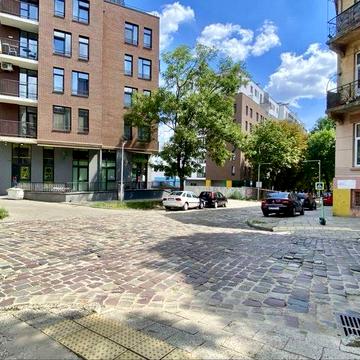 Продаж 2 кім. квартири по вул. Марка Вовчка  Ближній центр