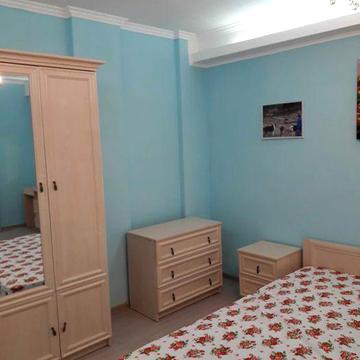 здам квартиру на Балукова, в клуббудинку з паркомісцем без комісії