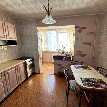 Продаж 4-кімнатної квартири, вул. Прирічна 35, Оболонський р-н, вигляд з вікна на набережну та на Дніпро парк Наталка