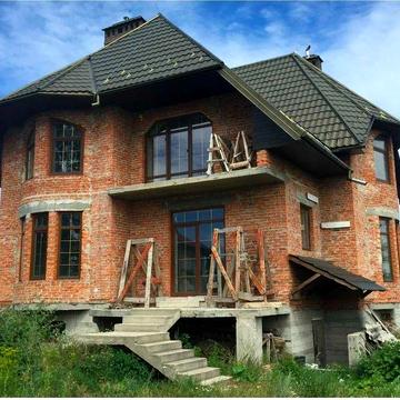 Будинок біля озера