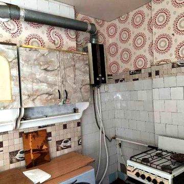 Продам 2 кімнатну квартиру в гарному районі міста! До квартири бонусом додається господарська споруда(сарай) з глибоким погрібом
