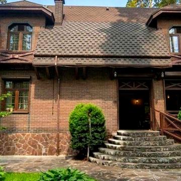 Буча від власника. Продаж просторого будинку в сосновому лісі