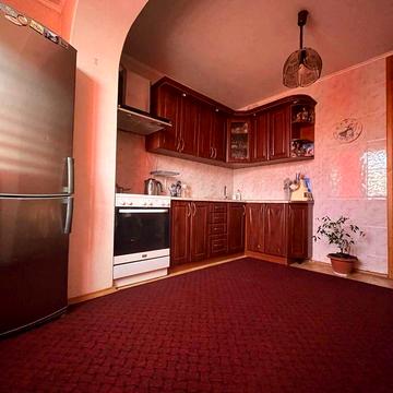 Продам 2-к простору кв-ру (площа 60 м²) Мостицький масив вул.Мостицька(з меблями/техн.)