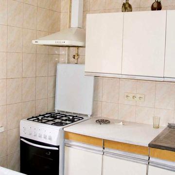 Оренда 2 кімнатна квартира вулиця Зодчих, 46. Кінцева Скоростного трамваю, Метро Житомирська - Академгородок