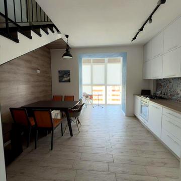 Продаж 4 кімнатної квартири у двох рівнях, центр, 108 м² на Сердюка