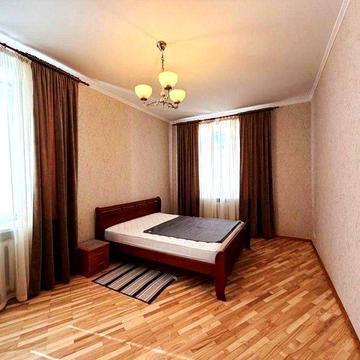 Білоруська 1, роздільна 2к, єгаз, метро 2хв пішки