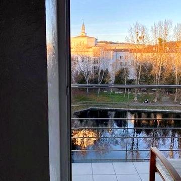 Оренда 2-кімнатної квартири в центрі Львова з терасою та видом на парк