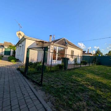 Продаж будинку від власника. Просторий цегляний будинок + времянка