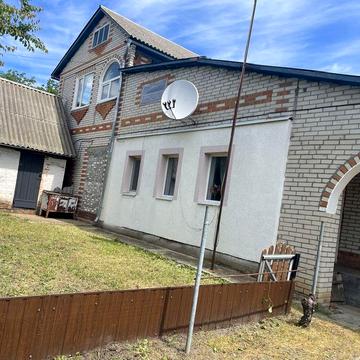 Дом біля озера в Новоселівці Зіньківсткого району