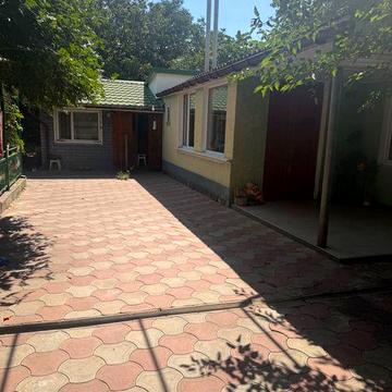 Будинок з всіма зручностями в гарному населеному пункті Петродолинське