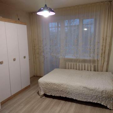 Біля мосту Котляревського 7а,невеличка квартира 22 кв.м