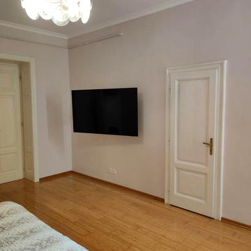 Продаж 5 кімнатної,в  центрі на Івана  Богуна.