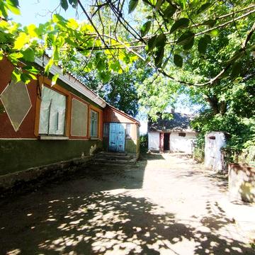 Господарство 20 км від міста Рівне - 12900 Дол США