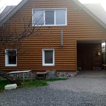 Продам затишний двоповерховий будинок в Умані, вул. Пилипа Орлика, 13.