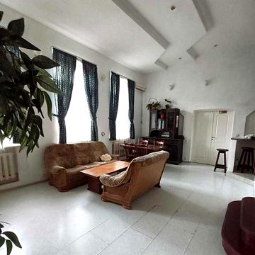 Центр, метро «Університет» 5 хв. 2-рівнева 85,8 м², стеля 4,5 м